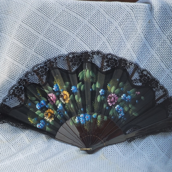 Vintage Accessories - Spanish Floral Vintage Fan